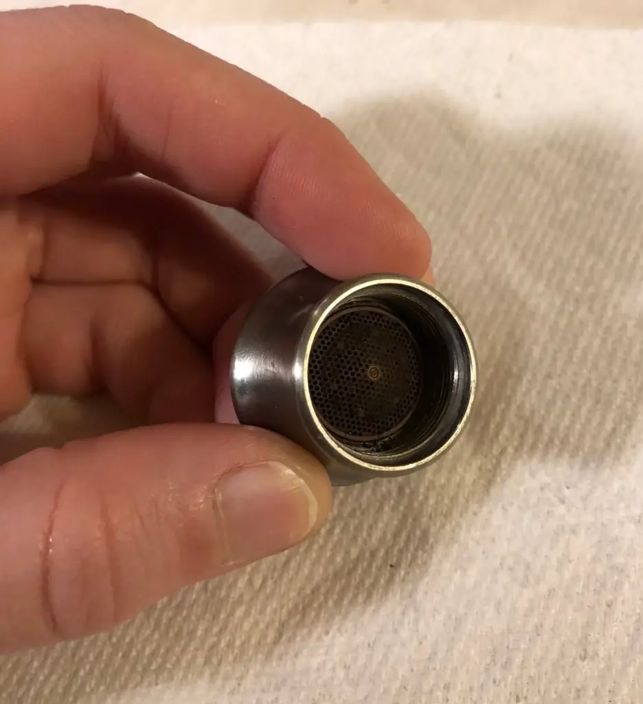 How to clean a faucet aerator