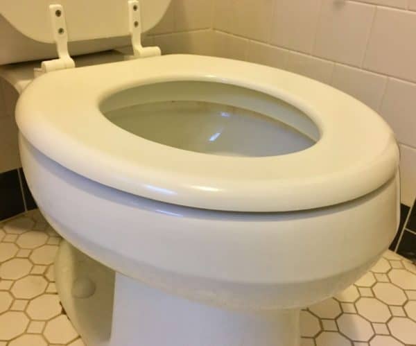 How Long Do Toilet Seats Last And When To Replace Yours Little Upgrades - White Plastic Toilet Seat Going Yellow