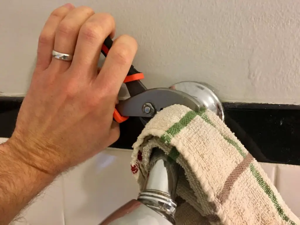 How to replace a shower head in an apartment