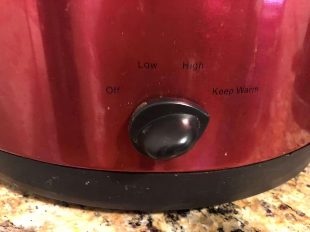 What temperature does a slow cooker cook at on warm
